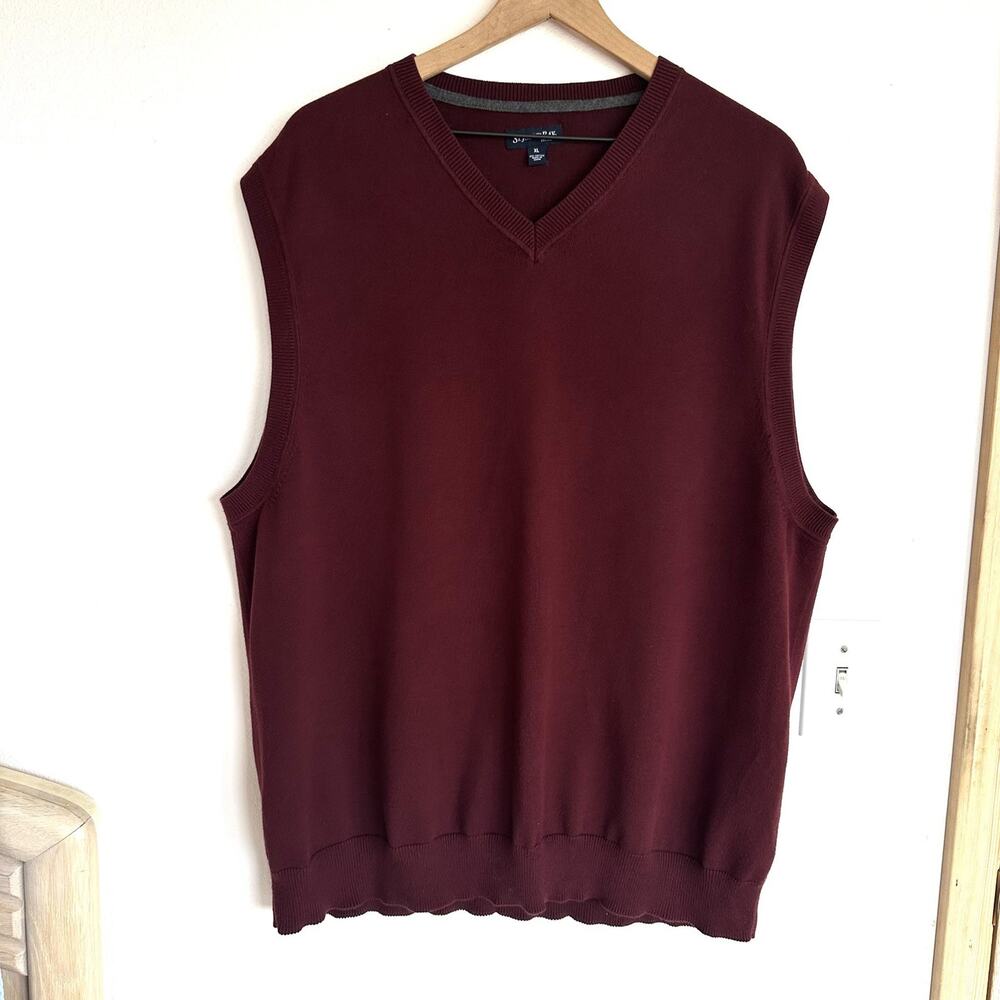 St. Johns Bay 100% Cotton Sweater Vest XL Maroon V-Neck Tight Knit Classic